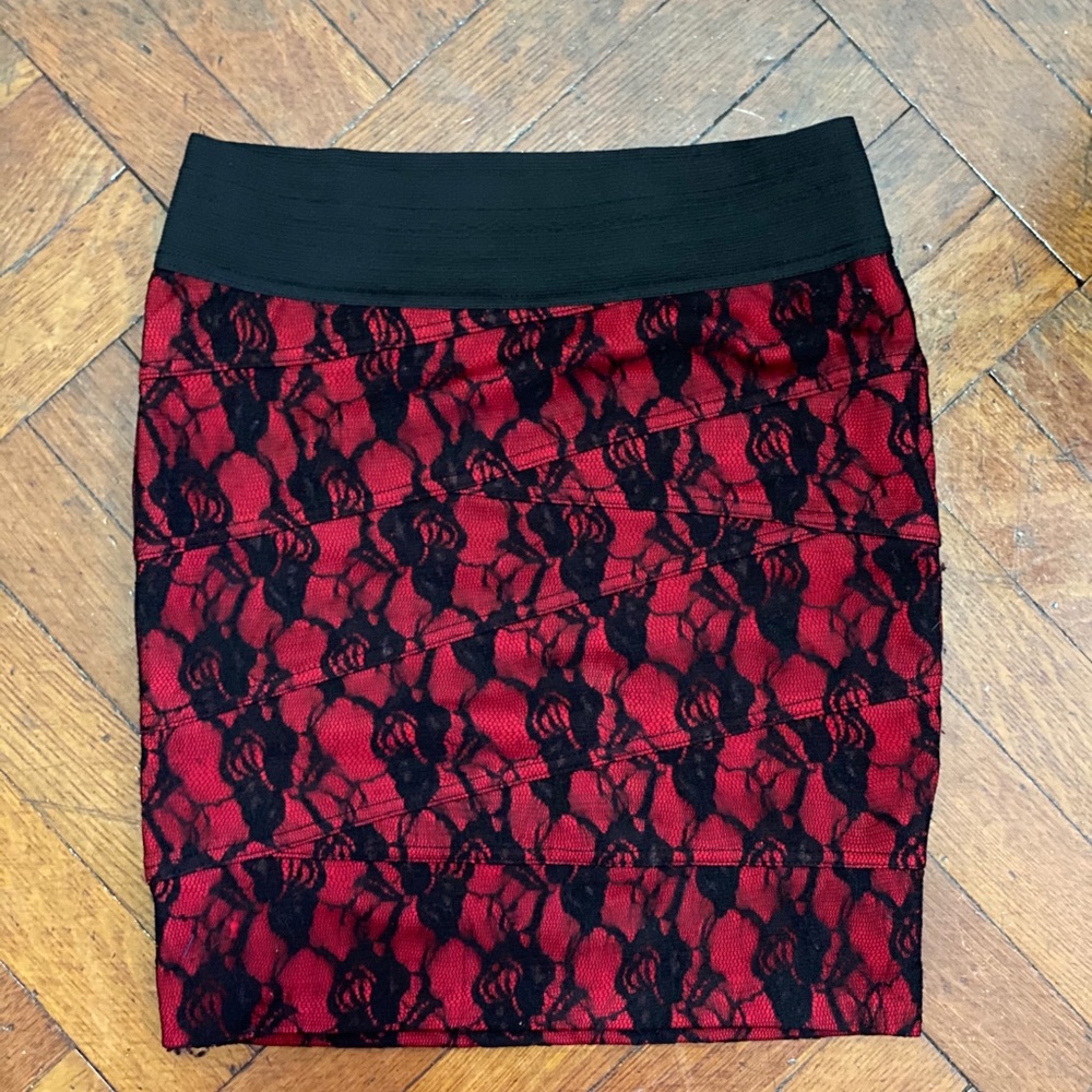 Lace mini skirt